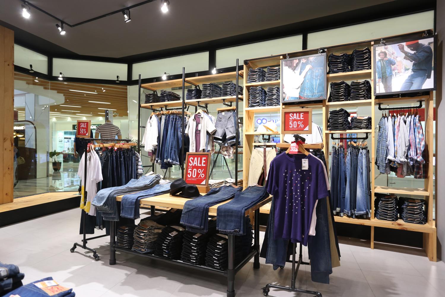Levi's Medan Centre Point